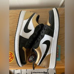 Air Jordon 1 Low Gold Toes
